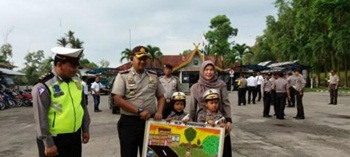 Ratusan Murid TK Nur Ramadhani Berkunjung ke Mapolsek Mandau