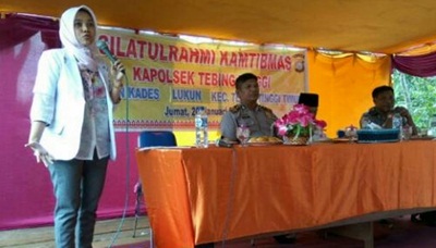 Kades Lukun Gandeng Polisi dan Dokter Cantik,Sosialisasi Tentang Kenakalan Remaja