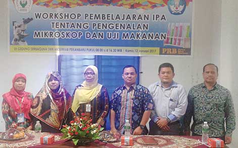 Mengenalkan Mikroskop, SMK Abdurrab Taja Workshop IPA