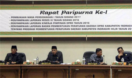 Bupati Inhil Hadiri Paripurna Penyampaian Ranperda Tahun 2017