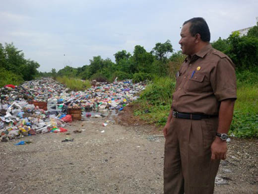 Suwandi Tinjau Lokasi Tempat Pembuangan Sampah di Rohil