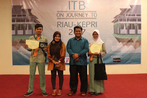 SMAN 1 Sentajo Raya Dulang Prestasi di Ajang ITB 'On Journey To Riau - Kepri 2017'