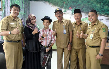 Ilham Sang Pengamen Cilik Dapat Perhatian Khusus Dari Pemkab Inhil