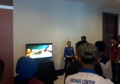 Pendukung Paslon Kecewa, TV Layar Lebar yang Disediakan KPU Bisu