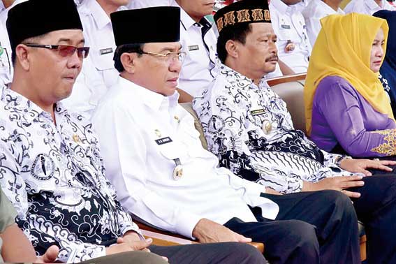 Bupati Wardan Siap Terima Masukan Guru