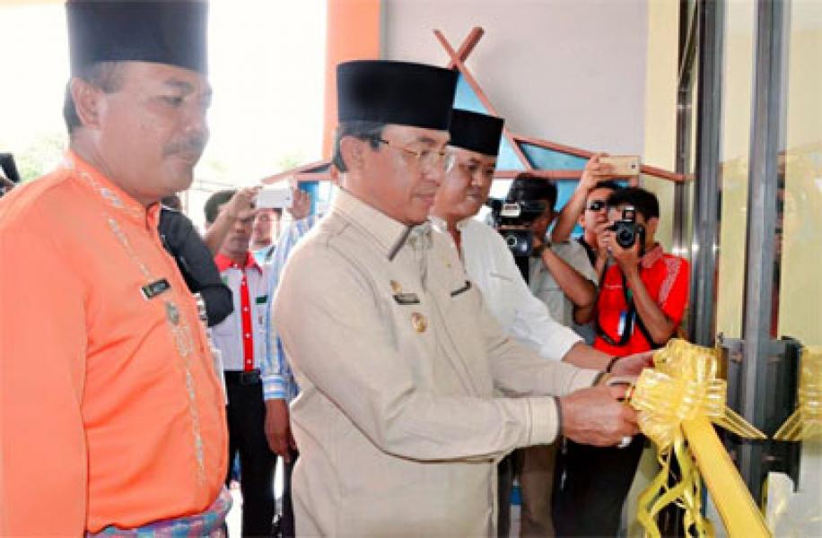 Bupati Inhil Resmikan Kantor Camat, Puskesmas dan SD di Kecamatan Concong