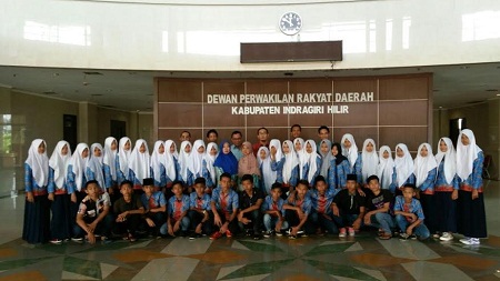 Puluhan Pelajar MTs Nurul Huda Study Tour ke DPRD Inhil