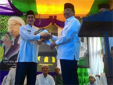 Bupati Wardan Hadiri Haul Akbar Al-Habib Ali Bin Muhammad Bin Husain Al-Habsy di Pelangiran