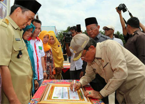 Bupati Inhil Resmikan Program DMIJ di Kecamatan Kempas