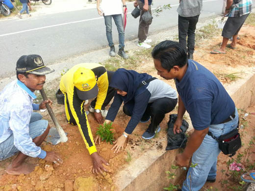 Warga Kampung Gabung Makmur Siak Goro Bersama