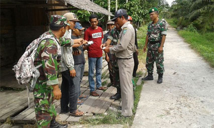 Koramil Rupat Laksanakan Sosialisasi Bahaya Karhutla Bersama Satpol PP