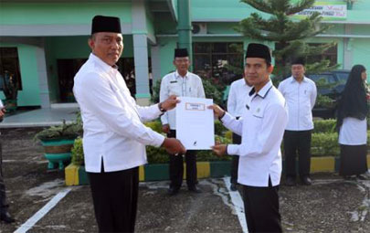 Raih Terbaik I, Kemenag Kampar Berikan Piagam Penghargaan Kepada Humas
