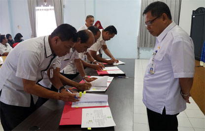 Enam Pejabat Bengkalis Tanda Tangani Pakta Integritas dan Perjanjian Kinerja