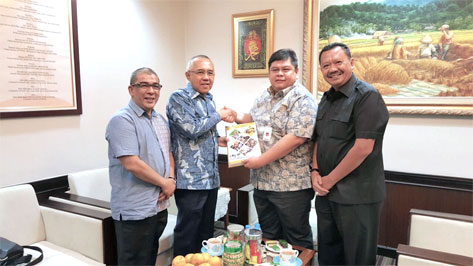 Raih Nilai B dari Menpan, Gubri Serahkan LKj-IP