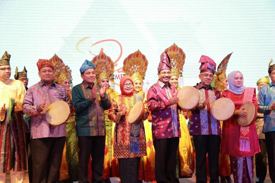 Menteri Pariwisata Bersama Gubri Luncurkan Kalender Iven Pesona Wisata Riau