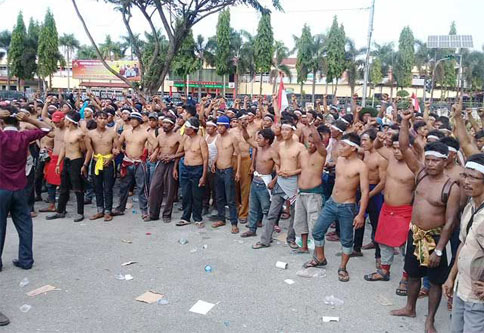 Ratusan Warga Suku Sakai Riau Tuntut PT Ivo Mas Kembalikan Tanah Ulayat