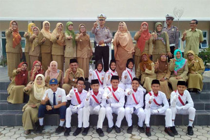 Kanit Lantas Polsek Tenayan Raya Sosialiasi Tertib Berlalu Lintas Di SMPN 26 Tenayan Raya