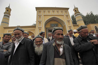 Derita Muslim Cina, dari Tanam Kepala Babi Hingga Kebencian di Medsos
