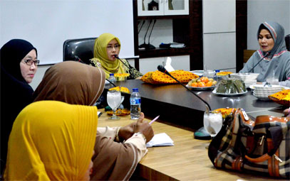 Zulaikha Wardan Pimpin Rapat Muslimat NU Inhil