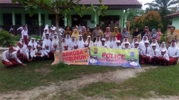 Sejumlah Personil Polsek Perhentian Raja Laksanakan Giat Police Go To School