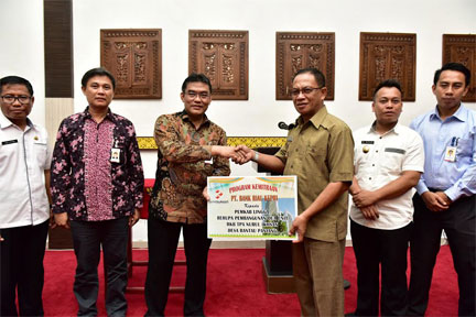 BRK Serahkan Dana CSR Ke Pemkab Lingga Untuk 6 RKB dan 10 Hektar Tambak