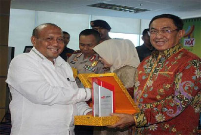 Bupati Wardan Dianugerahi Award Penyelamat Kebun Kelapa