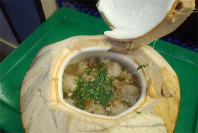 Kesegaran Kelapa Muda Berbalut Gurihnya Bakso Daging Sapi