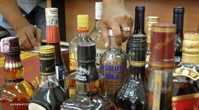 Polda Riau Diminta Tindak Tegas Peredaran Miras di Hotel Hollywood