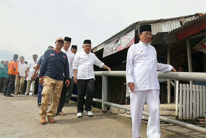 Bupati Wardan Bersama Gubri Tinjau Bencana Longsor Di Kuala Enok