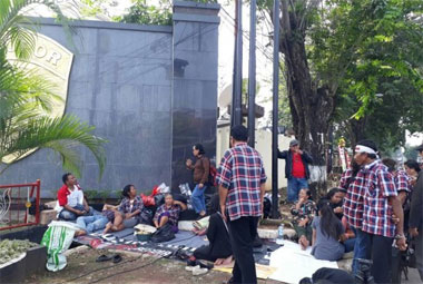 Ingin Tidur di Depan Mako Brimob, Pendukung Ahok Diusirin