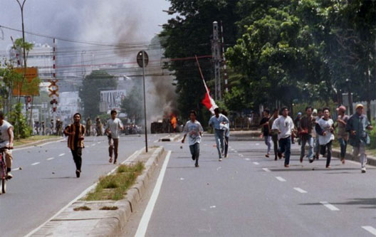 Suaka Via Perkosa: Menguak Kebenaran Perkosaan di Kerusuhan Mei 1998
