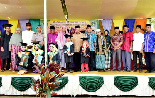 Hadiri Khataman Santri di Ponpes Yabid, Ini Harapan Wabup Rosman Malomo