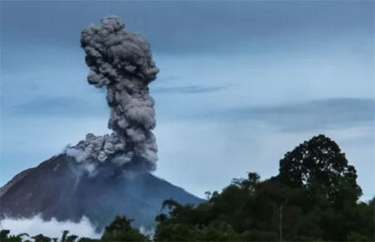 Kembali Meletus, Gunung Sinabung Semburkan Abu Setinggi 4 Km