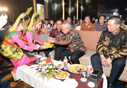 Gubri Hadiri Acara Dharmasanti Waisak 2561 BE Bersama Umat Buddha Pekanbaru