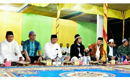 Wabup Rosman Malomo Hadiri Haul Syekh Abdul Kadir Al-Jailani Di Balai Rakyat Sungai Guntung