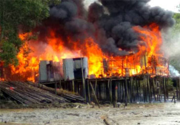 Tujuh Rumah Petak di Desa Air Tawar Inhil Dilalap Sijago Merah