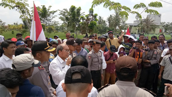 Ratusan Buruh Demo Disnaker Rohil