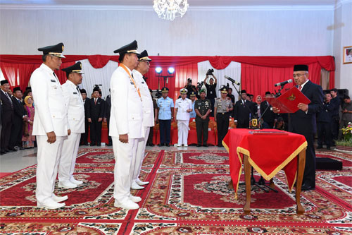 Lantik Walikota Pekanbaru dan Bupati Kampar, Gubri: Jalankan Amanah Sebaik-baiknya