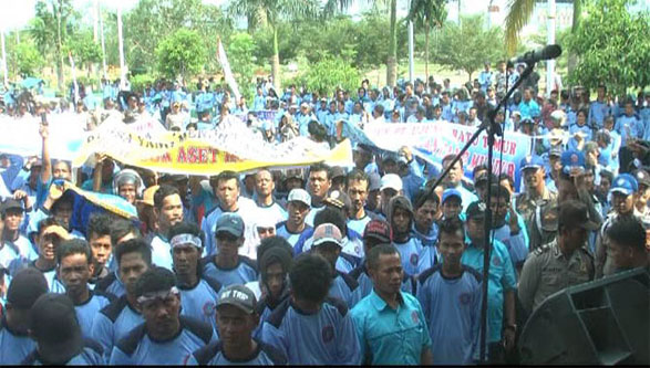 Demo Ribuan Buruh di Rohul Suarakan 8 Tuntutan