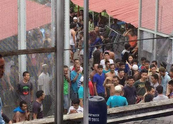 Rutan Kelas II B Sialang Bungkuk Dibobol, Ratusan Tahanan Kabur