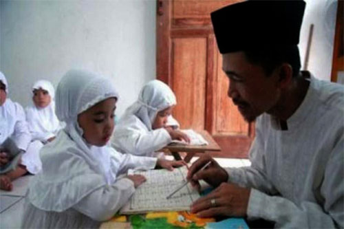 Pemkab Inhil Bayarkan Honor Guru Magrib Mengaji Selama 6 Bulan