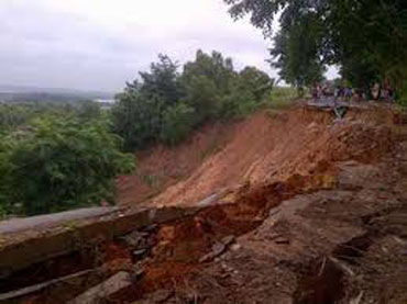 Innalillahi.. Longsor di Kendari dan Padang, 1 Orang Meregang Nyawa