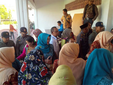 Pasar Murah Hari Kedua, Sembako Habis Dalam Satu Jam