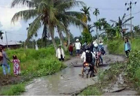 Kondisi Jalan Pulau Kijang Reteh Rusak Parah, Bupati Kecam Pihak Rekanan