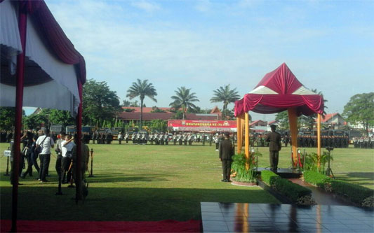 Kapolda Riau Pimpin HUT Polri ke 71 di Lapangan SPN Pekanbaru