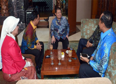 Bupati Bengkalis Minta PD Segera Buka Pelayanan Perizinan Online