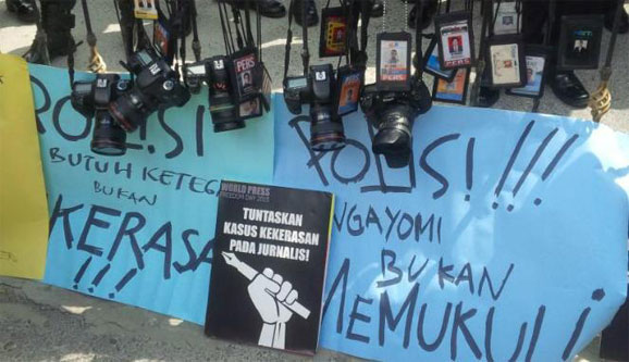 Dikonfirmasi Dugaan Pungli, Kadiskop dan UKM Kampar Keroyok Wartawan