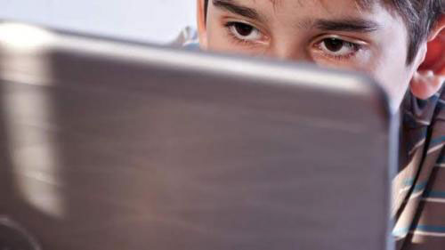 Internet Media Anak Konsumsi Pornografi Hingga Kekerasan