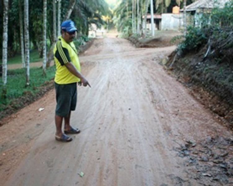 Proyek Dewan Sembrawut Diumpat Warga