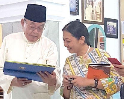 OK Nizami Jamil Terima Satyalancana Kebudayaan dari Presiden RI